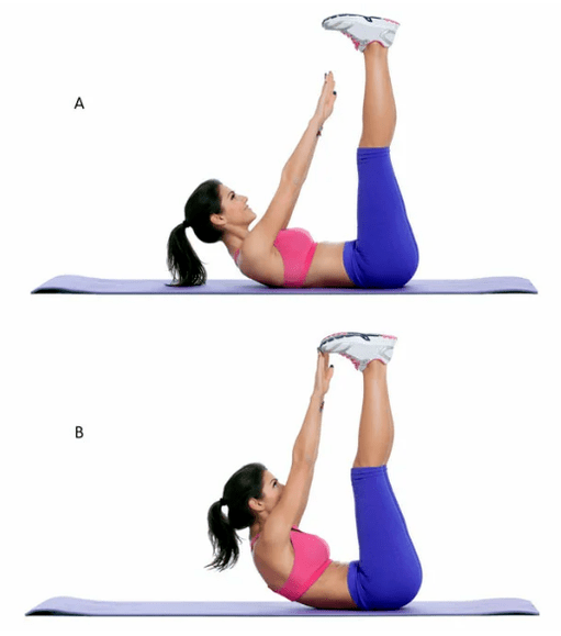 Torcerse con piernas levantadas